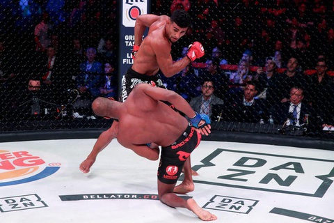 Nóng bỏng cuộc đối đầu giữa Lima và Michael Page - Ảnh 2. Nóng bỏng cuộc đối đầu giữa Lima và Michael Page - Ảnh 2.