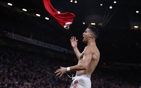 Ronaldo ghi bàn phút 90+5, đem 3 điểm về cho Man Utd - Ảnh 4. Ronaldo ghi bàn phút 90+5, đem 3 điểm về cho Man Utd - Ảnh 4.