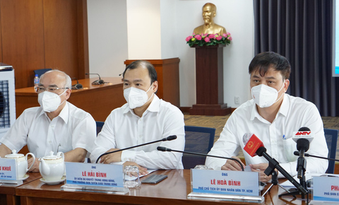 TP.HCM sau 30-9: Mở cửa từng bước, không đồng loạt ra đường - Ảnh 1. TP.HCM sau 30-9: Mở cửa từng bước, không đồng loạt ra đường - Ảnh 1.