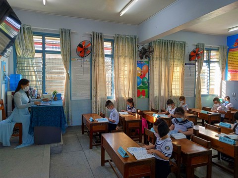 Từ 1-10, nhà hàng ở Khánh Hòa phục vụ người có thẻ xanh, thẻ vàng - Ảnh 1. Từ 1-10, nhà hàng ở Khánh Hòa phục vụ người có thẻ xanh, thẻ vàng - Ảnh 1.