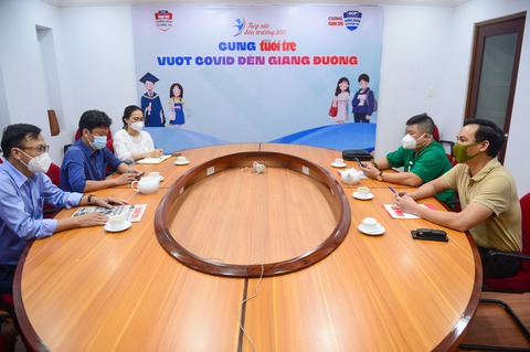 Ra mắt câu lạc bộ Nghĩa tình Phú Yên giúp đỡ học sinh, sinh viên nghèo vượt khó - Ảnh 1. Ra mắt câu lạc bộ Nghĩa tình Phú Yên giúp đỡ học sinh, sinh viên nghèo vượt khó - Ảnh 1.