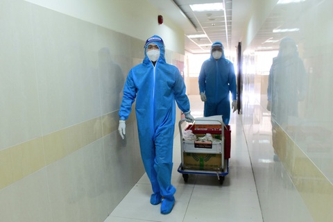 2.700 suất phở yêu thương phục vụ từ tầng hầm xe bệnh viện dã chiến - Ảnh 17. 2.700 suất phở yêu thương phục vụ từ tầng hầm xe bệnh viện dã chiến - Ảnh 17.
