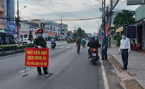 Miền Tây: Tỉnh nào ở tỉnh đó, vận tải hành khách liên tỉnh vẫn án binh bất động - Ảnh 1. Miền Tây: Tỉnh nào ở tỉnh đó, vận tải hành khách liên tỉnh vẫn án binh bất động - Ảnh 1.