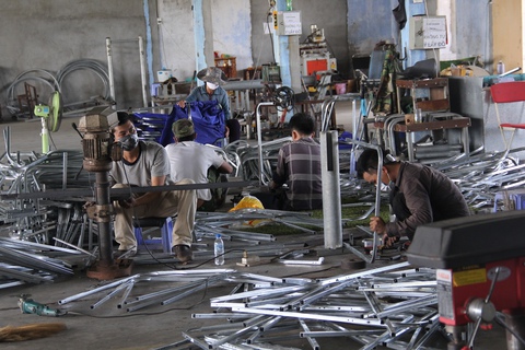 Bí quyết làm ăn sinh tồn qua mùa dịch - Kỳ 7: Chuyển hướng làm giường xếp cho mùa dịch - Ảnh 2. Bí quyết làm ăn sinh tồn qua mùa dịch - Kỳ 7: Chuyển hướng làm giường xếp cho mùa dịch - Ảnh 2.