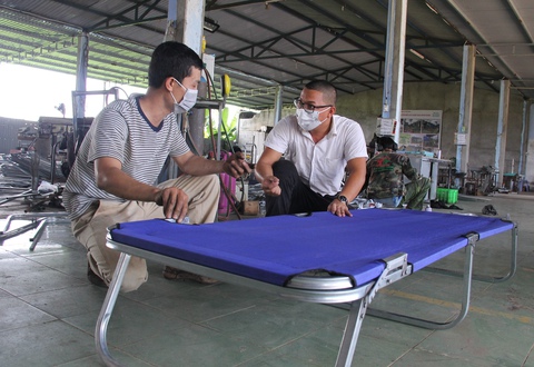 Bí quyết làm ăn sinh tồn qua mùa dịch - Kỳ 7: Chuyển hướng làm giường xếp cho mùa dịch - Ảnh 1. Bí quyết làm ăn sinh tồn qua mùa dịch - Kỳ 7: Chuyển hướng làm giường xếp cho mùa dịch - Ảnh 1.