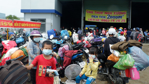 Long An đề nghị 16 địa phương đón 1.247 người dân ùn ứ ở tỉnh này về quê - Ảnh 1. Long An đề nghị 16 địa phương đón 1.247 người dân ùn ứ ở tỉnh này về quê - Ảnh 1.
