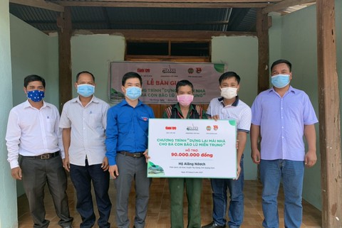Dựng nhà cho người dân vùng sạt lở - Ảnh 3. Dựng nhà cho người dân vùng sạt lở - Ảnh 3.