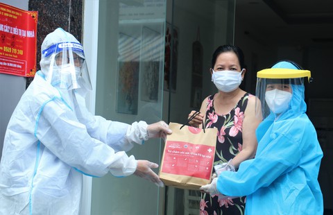 Sự tương trợ kịp thời cho tuyến đầu chống dịch - Ảnh 1. Sự tương trợ kịp thời cho tuyến đầu chống dịch - Ảnh 1.
