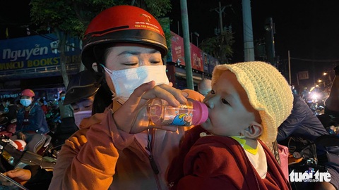 Tối 30-9, nhiều người dân từ TP.HCM đổ về cửa ngõ miền Tây - Ảnh 9. Tối 30-9, nhiều người dân từ TP.HCM đổ về cửa ngõ miền Tây - Ảnh 9.