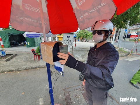 Sau 30-9, người dân TP.HCM lưu thông bằng app Y tế HCM, VNEID - Ảnh 1. Sau 30-9, người dân TP.HCM lưu thông bằng app Y tế HCM, VNEID - Ảnh 1.