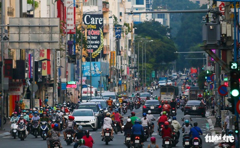 Hàng trăm chốt liên quận đã được tháo dỡ, đường sá TP.HCM nhộn nhịp hẳn - Ảnh 4. Hàng trăm chốt liên quận đã được tháo dỡ, đường sá TP.HCM nhộn nhịp hẳn - Ảnh 4.