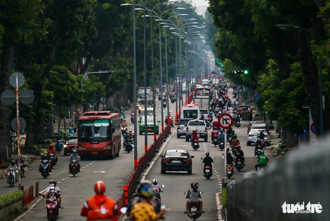 Hàng trăm chốt liên quận đã được tháo dỡ, đường sá TP.HCM nhộn nhịp hẳn - Ảnh 2. Hàng trăm chốt liên quận đã được tháo dỡ, đường sá TP.HCM nhộn nhịp hẳn - Ảnh 2.
