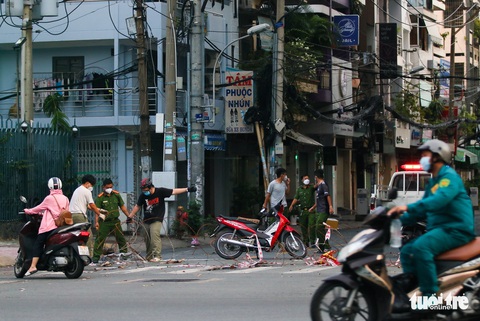 Hàng trăm chốt liên quận đã được tháo dỡ, đường sá TP.HCM nhộn nhịp hẳn - Ảnh 7. Hàng trăm chốt liên quận đã được tháo dỡ, đường sá TP.HCM nhộn nhịp hẳn - Ảnh 7.