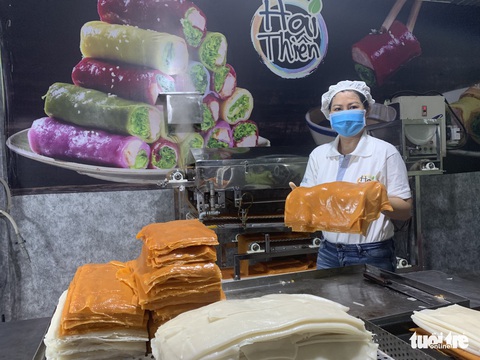 2.700 suất phở yêu thương phục vụ từ tầng hầm xe bệnh viện dã chiến - Ảnh 5. 2.700 suất phở yêu thương phục vụ từ tầng hầm xe bệnh viện dã chiến - Ảnh 5.