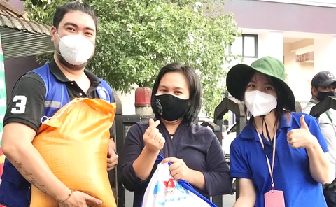 Mở vòng tay nhân ái! - Ảnh 1. Mở vòng tay nhân ái! - Ảnh 1.