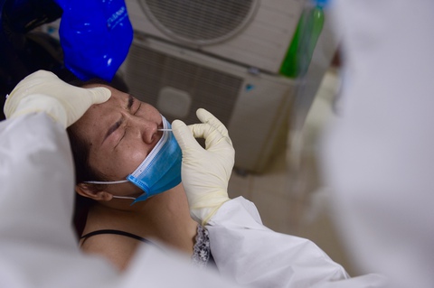 Người tiêm mũi 2 đủ 14 ngày hoặc vừa khỏi COVID-19: không buộc phải xét nghiệm định kỳ - Ảnh 1. Người tiêm mũi 2 đủ 14 ngày hoặc vừa khỏi COVID-19: không buộc phải xét nghiệm định kỳ - Ảnh 1.