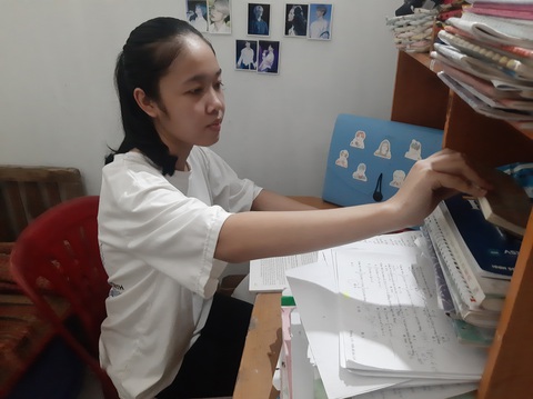Vào đại học từ ngôi nhà tình thương giữa khu mộ lạnh lẽo - Ảnh 3. Vào đại học từ ngôi nhà tình thương giữa khu mộ lạnh lẽo - Ảnh 3.