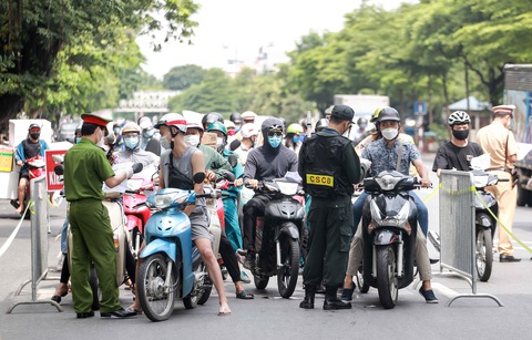 Hà Nội chốt phương án cấp giấy đi đường, khác dự kiến ban đầu - Ảnh 1. Hà Nội chốt phương án cấp giấy đi đường, khác dự kiến ban đầu - Ảnh 1.