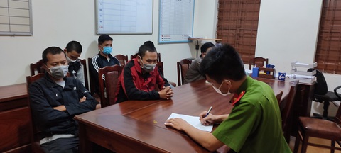 7 tài xế rủ nhau chơi ma túy trong điểm cách ly - Ảnh 1. 7 tài xế rủ nhau chơi ma túy trong điểm cách ly - Ảnh 1.