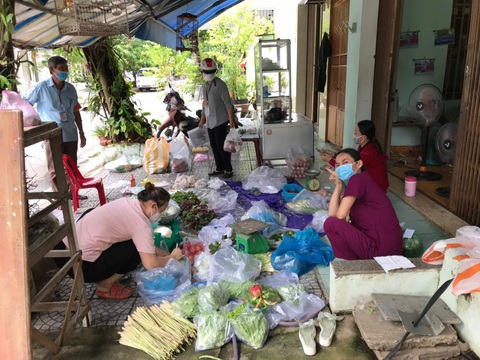 Mất điện thoại khi đi chợ hộ, tổ trưởng được tặng ngay điện thoại mới - Ảnh 3. Mất điện thoại khi đi chợ hộ, tổ trưởng được tặng ngay điện thoại mới - Ảnh 3.
