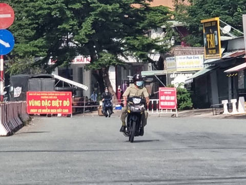 Bình Dương nới lỏng giãn cách, cấp thẻ xanh cho người tiêm 2 mũi vắc xin ở vùng xanh - Ảnh 1. Bình Dương nới lỏng giãn cách, cấp thẻ xanh cho người tiêm 2 mũi vắc xin ở vùng xanh - Ảnh 1.