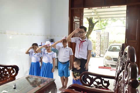 Những hình ảnh khó quên trong lễ khai giảng đặc biệt - Ảnh 6. Những hình ảnh khó quên trong lễ khai giảng đặc biệt - Ảnh 6.