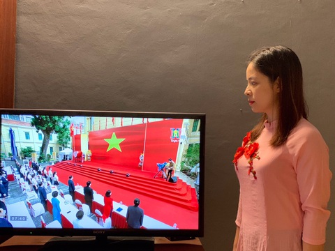 Những hình ảnh khó quên trong lễ khai giảng đặc biệt - Ảnh 8. Những hình ảnh khó quên trong lễ khai giảng đặc biệt - Ảnh 8.