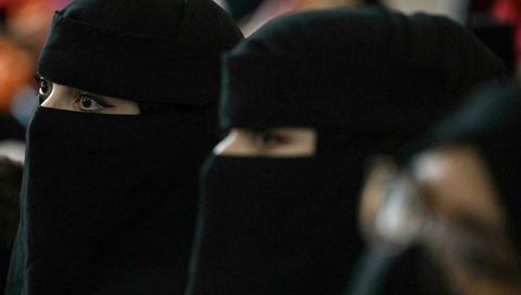 Taliban yêu cầu nữ sinh viên đại học mặc áo choàng và quấn khăn che mặt - Ảnh 1. Taliban yêu cầu nữ sinh viên đại học mặc áo choàng và quấn khăn che mặt - Ảnh 1.