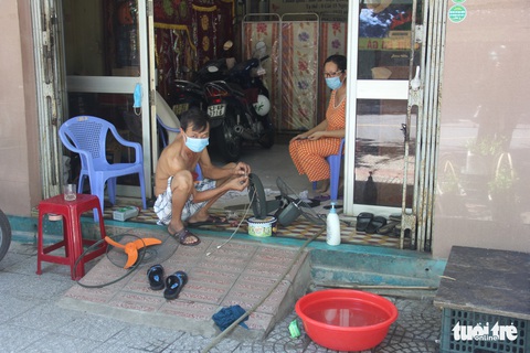 Ngày bình thường mới đầu tiên, quán xá vùng xanh Đà Nẵng chưa mặn mà mở bán - Ảnh 7. Ngày bình thường mới đầu tiên, quán xá vùng xanh Đà Nẵng chưa mặn mà mở bán - Ảnh 7.