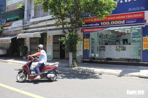 Ngày bình thường mới đầu tiên, quán xá vùng xanh Đà Nẵng chưa mặn mà mở bán - Ảnh 3. Ngày bình thường mới đầu tiên, quán xá vùng xanh Đà Nẵng chưa mặn mà mở bán - Ảnh 3.