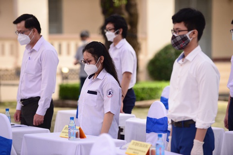 Những hình ảnh khó quên trong lễ khai giảng đặc biệt - Ảnh 9. Những hình ảnh khó quên trong lễ khai giảng đặc biệt - Ảnh 9.