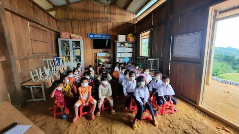 Lễ khai giảng đặc biệt trên rẻo cao với tô mì Quảng cô giáo nấu thết đãi học trò - Ảnh 4. Lễ khai giảng đặc biệt trên rẻo cao với tô mì Quảng cô giáo nấu thết đãi học trò - Ảnh 4.