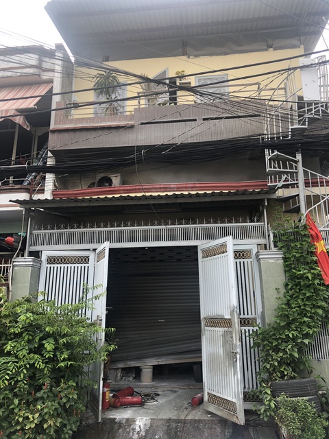 TP.HCM: Đốt giấy tờ gây cháy nhà làm 3 người mắc kẹt, 1 người chết - Ảnh 2. TP.HCM: Đốt giấy tờ gây cháy nhà làm 3 người mắc kẹt, 1 người chết - Ảnh 2.