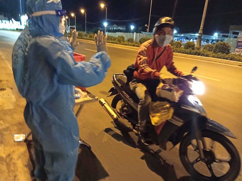 Ngày nấu cơm yêu thương, tối làm shipper 0 đồng - Ảnh 6. Ngày nấu cơm yêu thương, tối làm shipper 0 đồng - Ảnh 6.