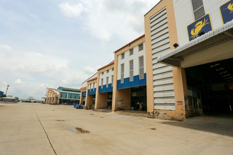 Chỉ mở lại điểm trung chuyển ở chợ Bình Điền, không giao dịch mua bán - Ảnh 1. Chỉ mở lại điểm trung chuyển ở chợ Bình Điền, không giao dịch mua bán - Ảnh 1.