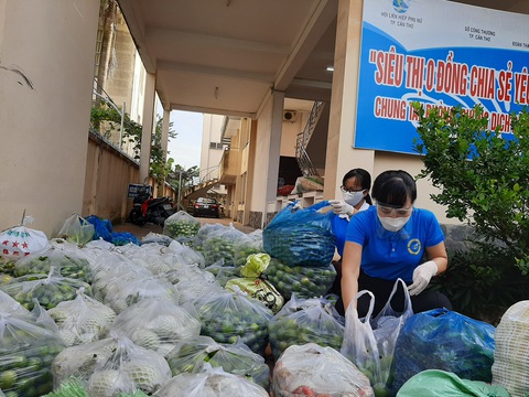 Chuyến xe San sẻ yêu thương của phụ nữ Cần Thơ tiếp sức Bình Dương - Ảnh 2. Chuyến xe San sẻ yêu thương của phụ nữ Cần Thơ tiếp sức Bình Dương - Ảnh 2.