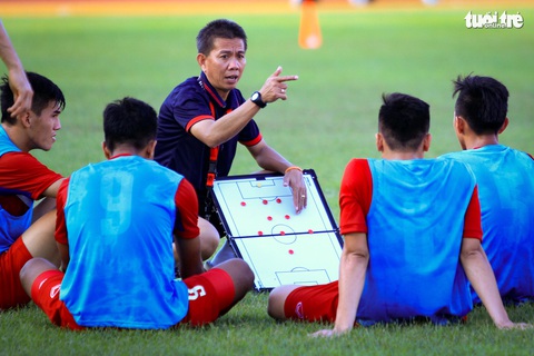 Cựu HLV trưởng U19 Việt Nam Hoàng Anh Tuấn: Trao cơ hội để cầu thủ trẻ chơi bóng - Ảnh 1. Cựu HLV trưởng U19 Việt Nam Hoàng Anh Tuấn: Trao cơ hội để cầu thủ trẻ chơi bóng - Ảnh 1.