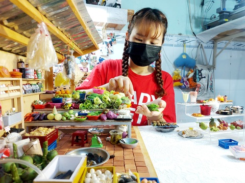 Đất sét trở nên sống động, đẹp mắt qua bàn tay cô gái Tây Đô - Ảnh 1. Đất sét trở nên sống động, đẹp mắt qua bàn tay cô gái Tây Đô - Ảnh 1.