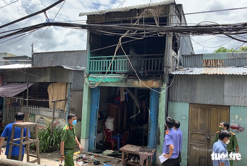 Truy tìm nghi phạm phóng hỏa giết người do ghen tuông tình ái - Ảnh 1. Truy tìm nghi phạm phóng hỏa giết người do ghen tuông tình ái - Ảnh 1.