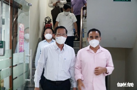 Chủ tịch UBND TP.HCM trả lời trực tuyến: Vùng xanh được đi chợ 1 tuần/lần, mở dần một số dịch vụ - Ảnh 7. Chủ tịch UBND TP.HCM trả lời trực tuyến: Vùng xanh được đi chợ 1 tuần/lần, mở dần một số dịch vụ - Ảnh 7.
