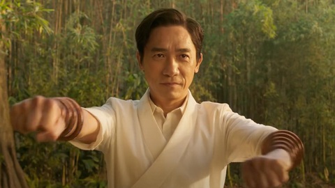 Thắng lớn ở Mỹ, siêu anh hùng châu Á Shang-Chi còn bị miệt thị ở Trung Quốc? - Ảnh 3. Thắng lớn ở Mỹ, siêu anh hùng châu Á Shang-Chi còn bị miệt thị ở Trung Quốc? - Ảnh 3.