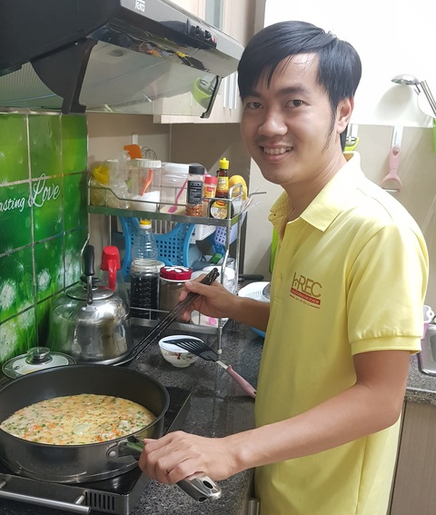 Cuộc chiến của các F0 - Kỳ 6: Đôi vợ chồng tự chữa COVID-19 ở chung cư - Ảnh 1. Cuộc chiến của các F0 - Kỳ 6: Đôi vợ chồng tự chữa COVID-19 ở chung cư - Ảnh 1.