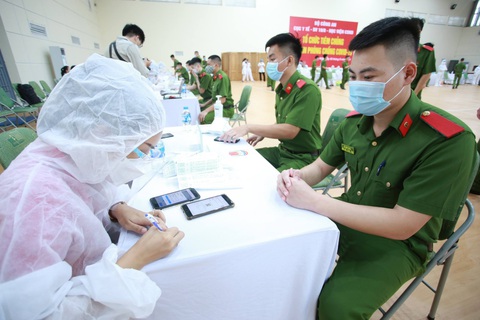 Gần 1.000 cán bộ, chiến sĩ công an nhân dân hỗ trợ các tỉnh phía Nam chống dịch - Ảnh 2. Gần 1.000 cán bộ, chiến sĩ công an nhân dân hỗ trợ các tỉnh phía Nam chống dịch - Ảnh 2.