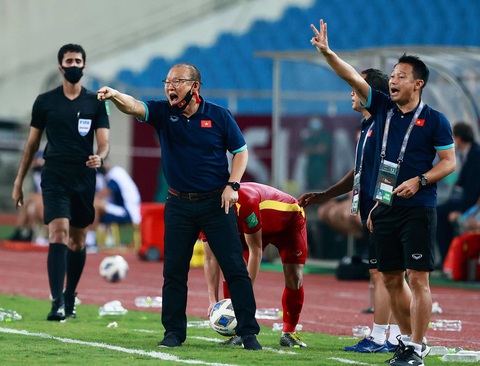 HLV Park Hang Seo: ‘Trọng tài đã xem VAR và tôi tuân theo quyết định của trọng tài’ - Ảnh 2. HLV Park Hang Seo: ‘Trọng tài đã xem VAR và tôi tuân theo quyết định của trọng tài’ - Ảnh 2.