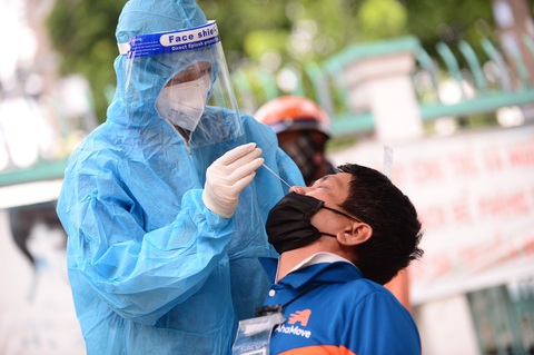 TP.HCM: Một ngày thêm gần 6.000 F0 theo dõi, điều trị tại nhà - Ảnh 1. TP.HCM: Một ngày thêm gần 6.000 F0 theo dõi, điều trị tại nhà - Ảnh 1.