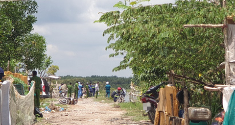 Nghi bị truy đuổi, 3 người nhảy kênh, 1 người chết đuối ở Bình Chánh - Ảnh 1. Nghi bị truy đuổi, 3 người nhảy kênh, 1 người chết đuối ở Bình Chánh - Ảnh 1.