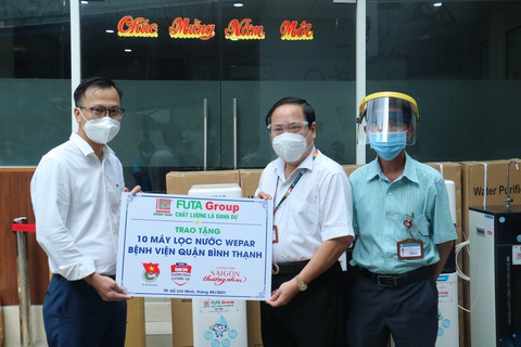 Trao máy lọc nước, tiếp lửa tinh thần cho các bệnh viện tuyến đầu - Ảnh 2. Trao máy lọc nước, tiếp lửa tinh thần cho các bệnh viện tuyến đầu - Ảnh 2.