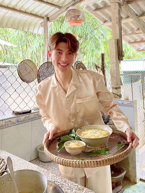 Nhà thiết kế công chúa Nguyễn Minh Công trổ tài làm bánh Nam Bộ - Ảnh 3. Nhà thiết kế công chúa Nguyễn Minh Công trổ tài làm bánh Nam Bộ - Ảnh 3.