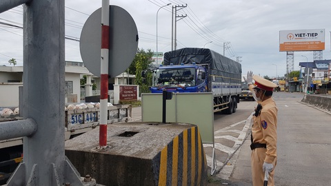 Nới giãn cách, nhiều tỉnh miền Tây vẫn dè chừng với người bên ngoài vào tỉnh - Ảnh 1. Nới giãn cách, nhiều tỉnh miền Tây vẫn dè chừng với người bên ngoài vào tỉnh - Ảnh 1.