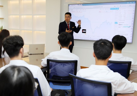 Trung tâm mô phỏng kế toán SIU, giải pháp đào tạo thực tế - Ảnh 3. Trung tâm mô phỏng kế toán SIU, giải pháp đào tạo thực tế - Ảnh 3.